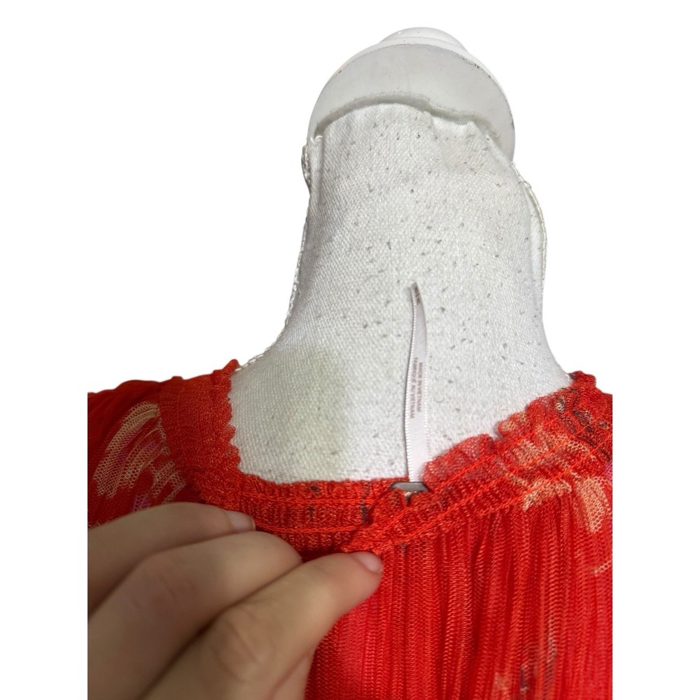 Red Sheer Pleated Floral Blouse - Women - Picture 5 of 6